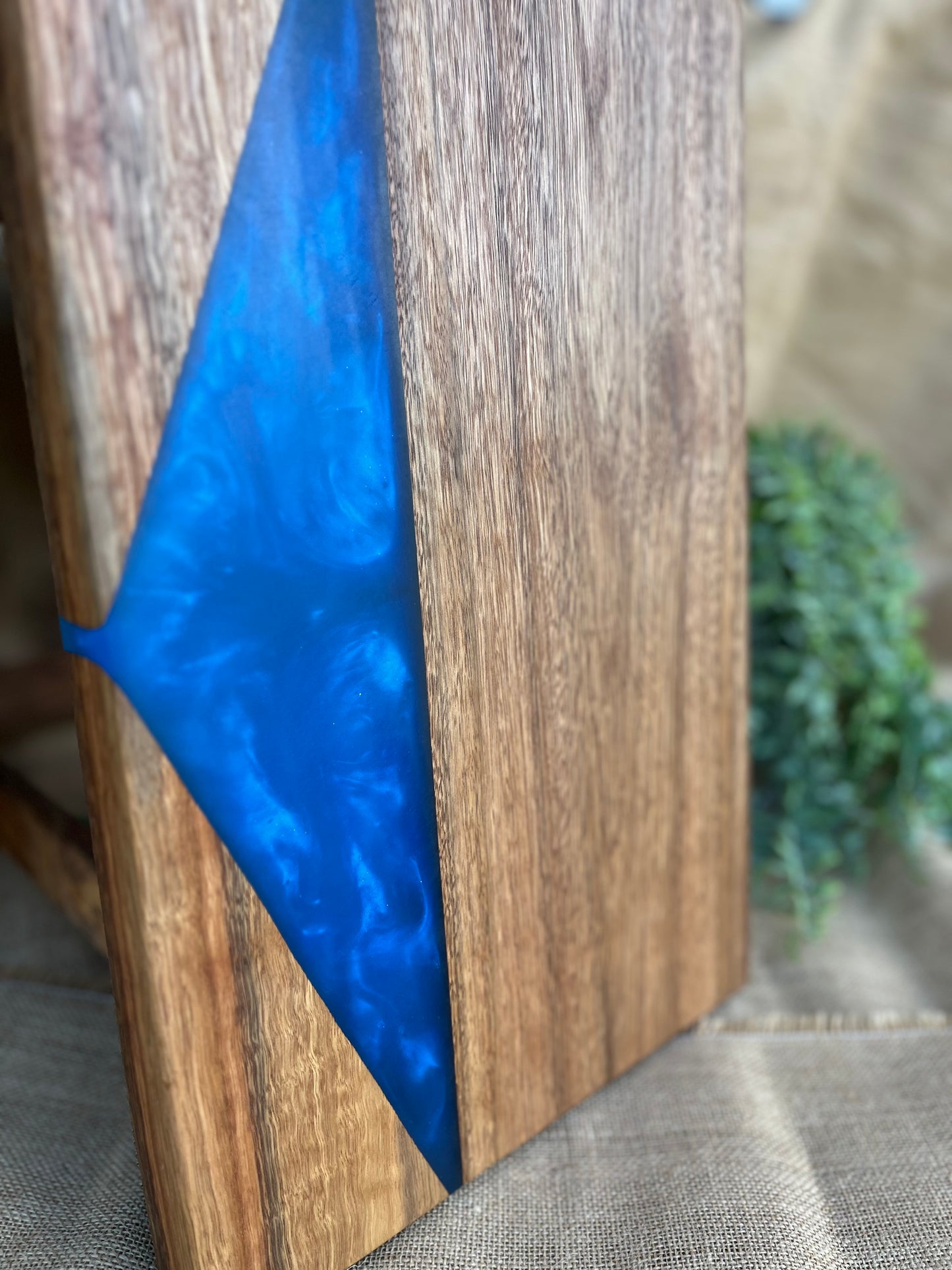Spotted Gum Charcuterie Board with Resin Inlay (Royal Blue)