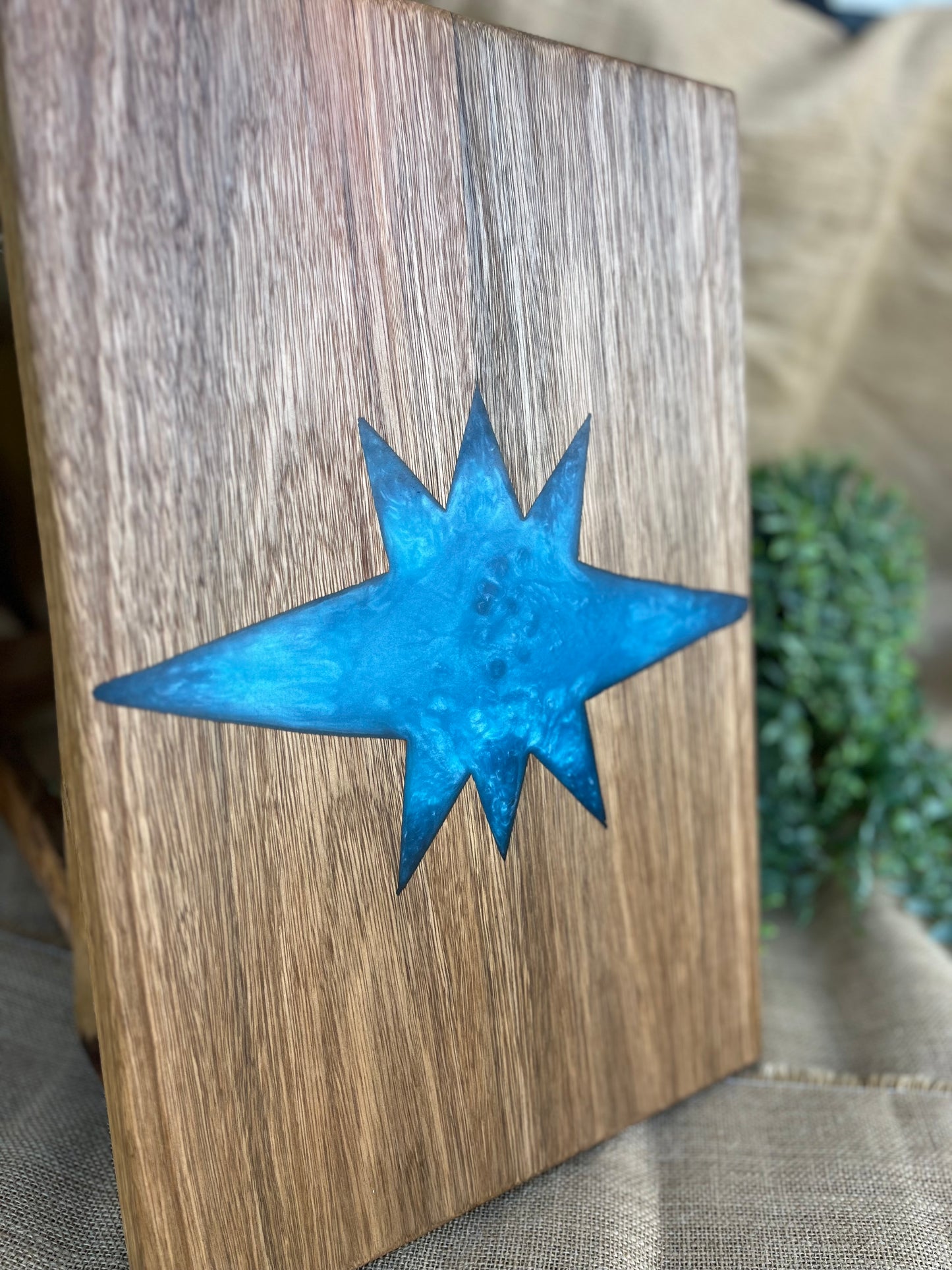 Spotted Gum Charcuterie Board with Resin Inlay (Electric blue)