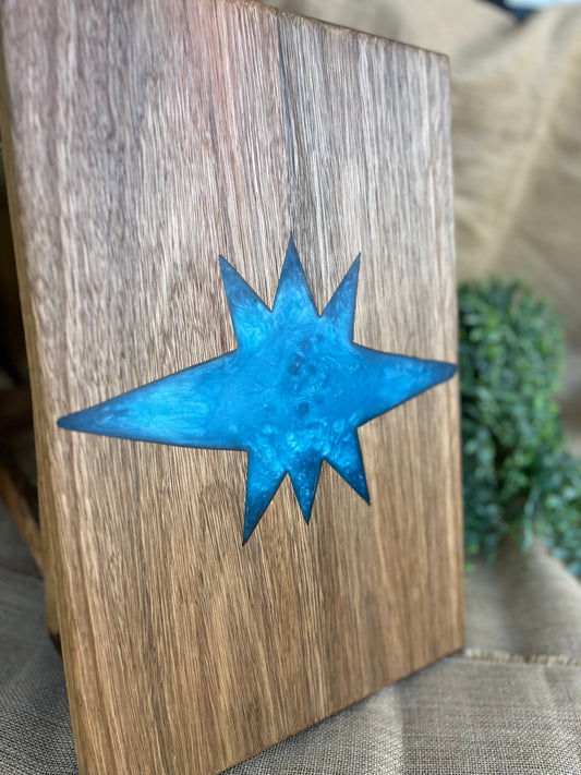 Spotted Gum Charcuterie Board with Resin Inlay (Electric blue)